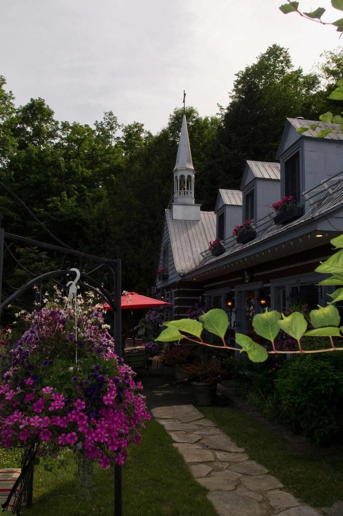 Le Petit Clocher Gite Touristique B & B Saint-Sauveur Luaran gambar